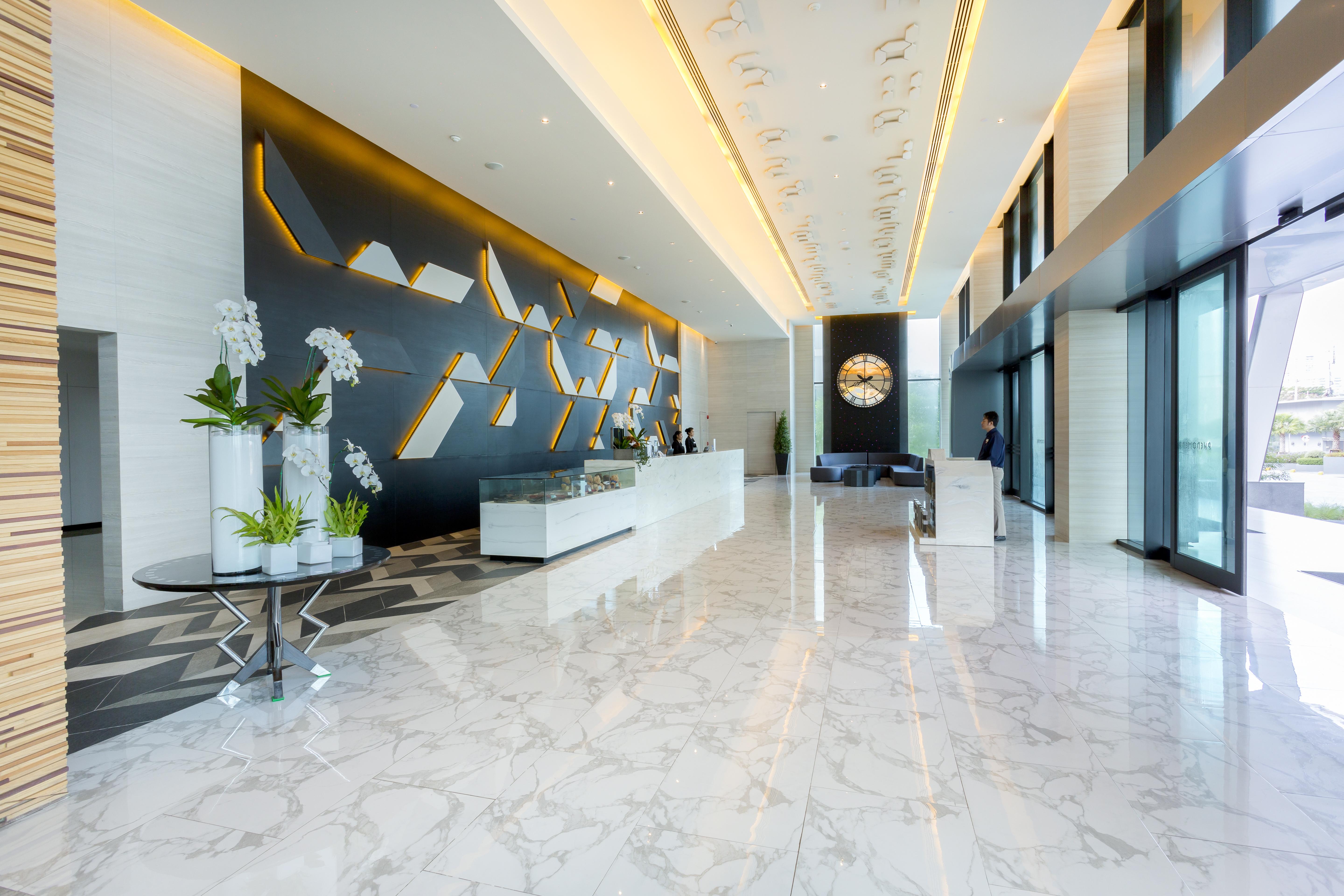 Tsix5 Phenomenal Hotel Pattaya Exterior foto