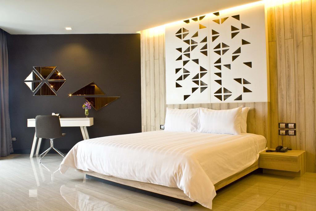Tsix5 Phenomenal Hotel Pattaya Exterior foto