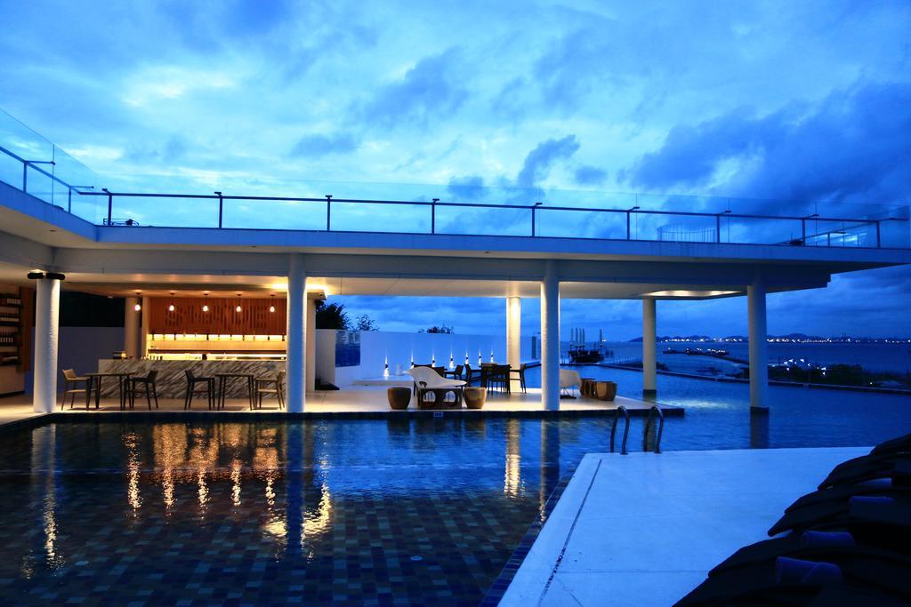 Tsix5 Phenomenal Hotel Pattaya Exterior foto