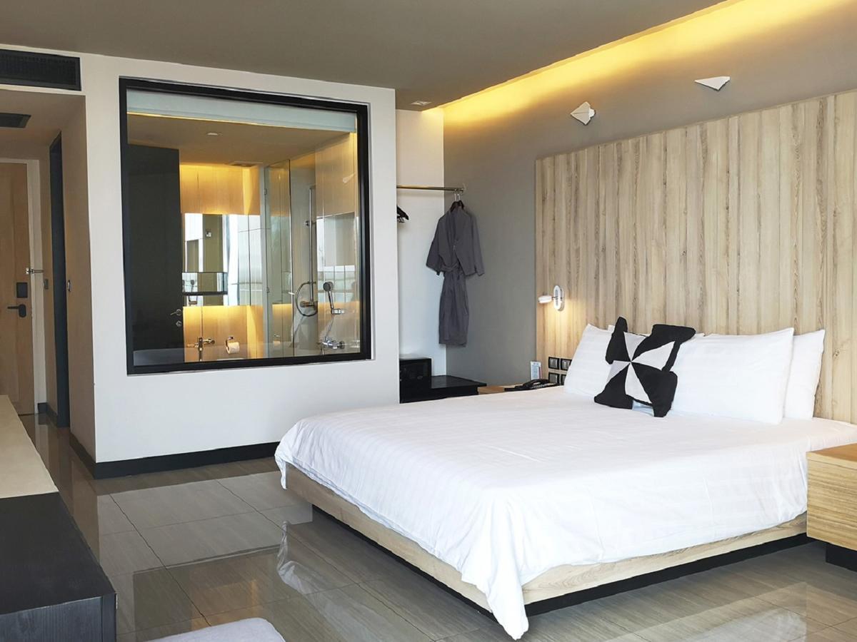 Tsix5 Phenomenal Hotel Pattaya Exterior foto