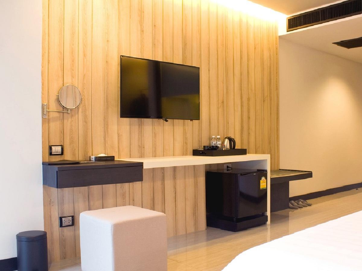 Tsix5 Phenomenal Hotel Pattaya Exterior foto