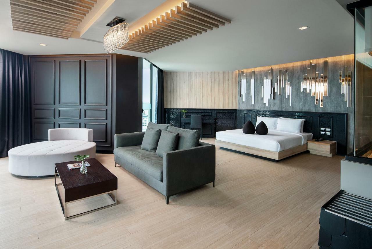 Tsix5 Phenomenal Hotel Pattaya Exterior foto