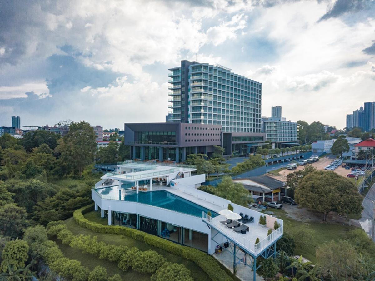 Tsix5 Phenomenal Hotel Pattaya Exterior foto